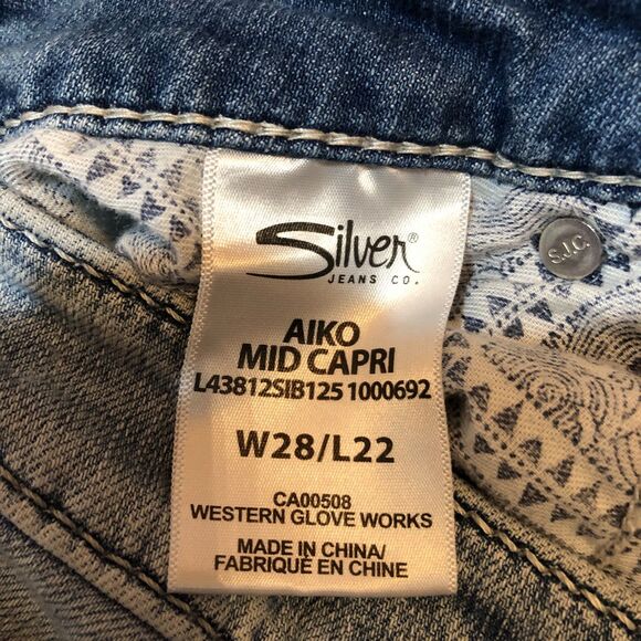 Silver Womens 28 x 22 Aiko Mid Capri Cropped Super Stretch Denim Jeans 26 x 23.5 - Picture 11 of 12